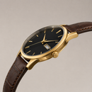 Relógio masculino com pulseira de couro marrom fechada